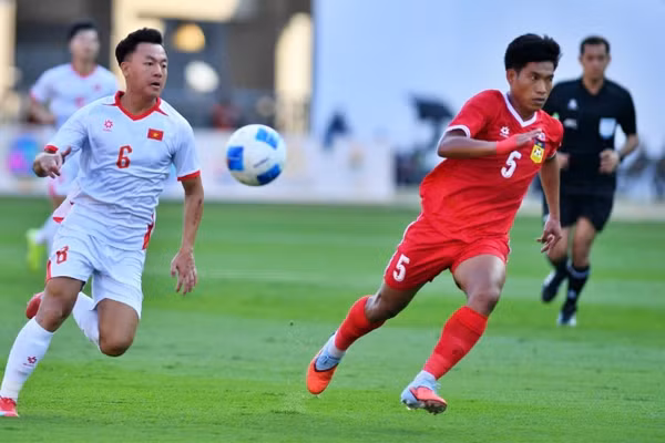 Thắng U22 Lào, U22 Việt Nam vẫn bị chê