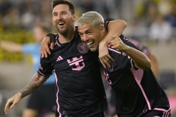 Messi ghi bàn giúp Inter Miami giành vé vào vòng play-off MLS.