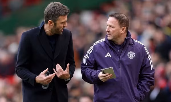 Man United quyết định tương lai HLV Carrick