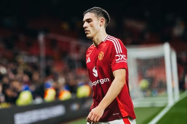 Man United sẵn sàng bán lỗ Manuel Ugarte