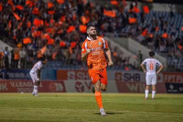 Lộ diện loạt hợp đồng ‘bom tấn’ tại V-League