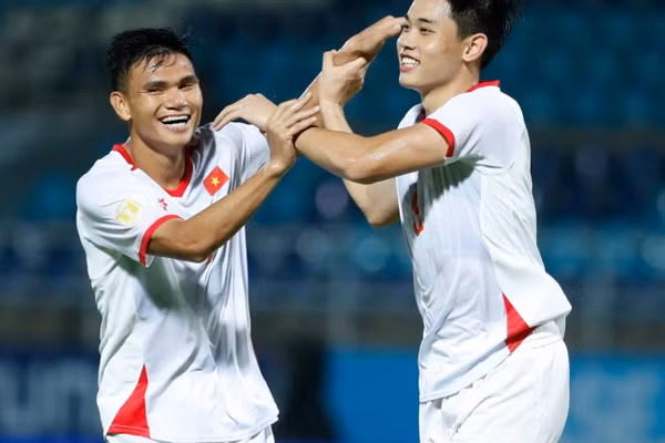 Đình Bắc lập hat-trick vào lưới Timor Leste.