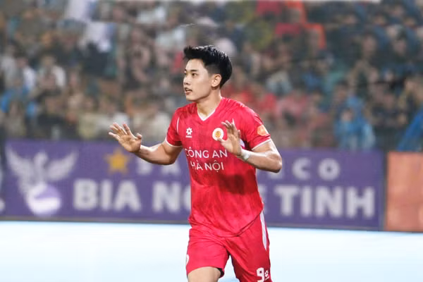 Đinh Bắc tỏa sáng giúp Công An Hà Nội đánh bại Thép Xanh Nam Định ở vòng 22 V-League. Ảnh: Công an Hà Nội FC.