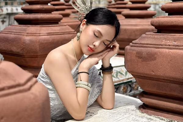 Vẻ đẹp vừa trong trẻo, vừa quyến rũ của bạn gái cũ Nhâm Mạnh Dũng