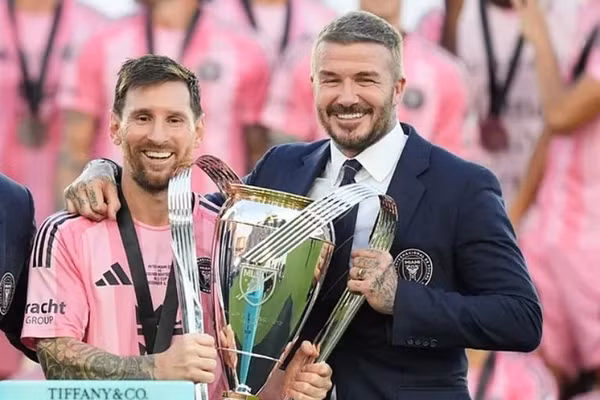 Messi bị 5 huyền thoại cho 'ngửi khói' ở danh hiệu Vua phá lưới 