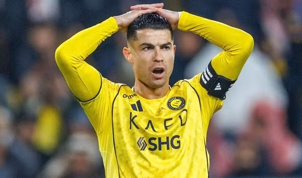 C.Ronaldo bị chỉ trích vì thái độ kênh kiệu