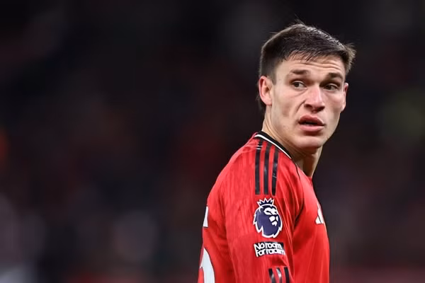 Juventus chốt giá mua tiền vệ thất sủng của Man United