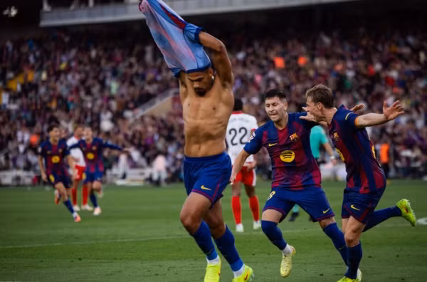 Barcelona có một loạt quyết định mang tính bước ngoặt