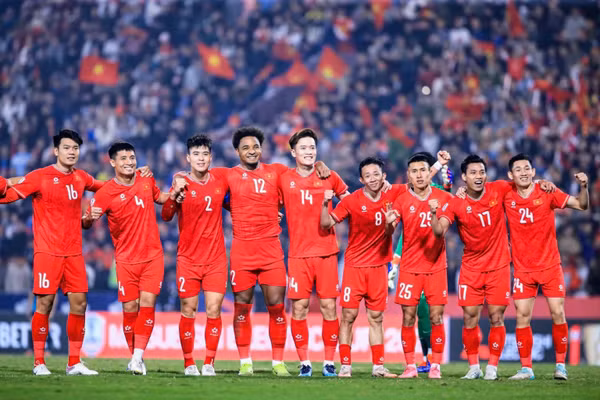 Tuyển Việt Nam nguy cơ rơi khỏi top 100 FIFA