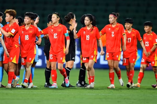 Tuyển nữ Việt Nam bỏ xa Thái Lan trên bảng xếp hạng FIFA