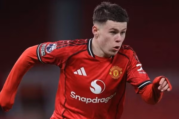 Con trai Rooney lập đại công cho Man United