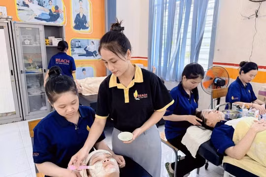 Nâng bước tương lai cho thanh niên khó khăn