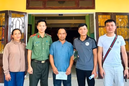 Công an TP Huế hỗ trợ 3 người dân chuyển nhầm hơn 623 triệu đồng nhận lại tiền.