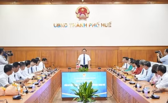 TP Huế tổ chức Hội nghị công bố quyết định bổ nhiệm, điều động các cán bộ chủ chốt.