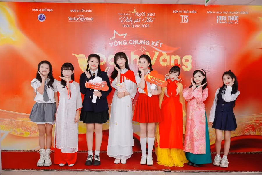 oanh-vang-ke-chuyen-3.jpg