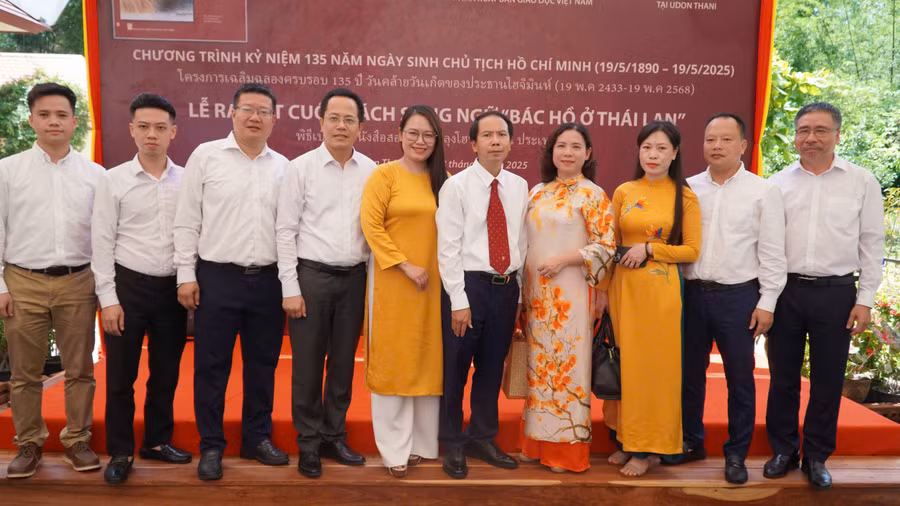 ra-mat-tu-sach-song-ngu-3.jpg