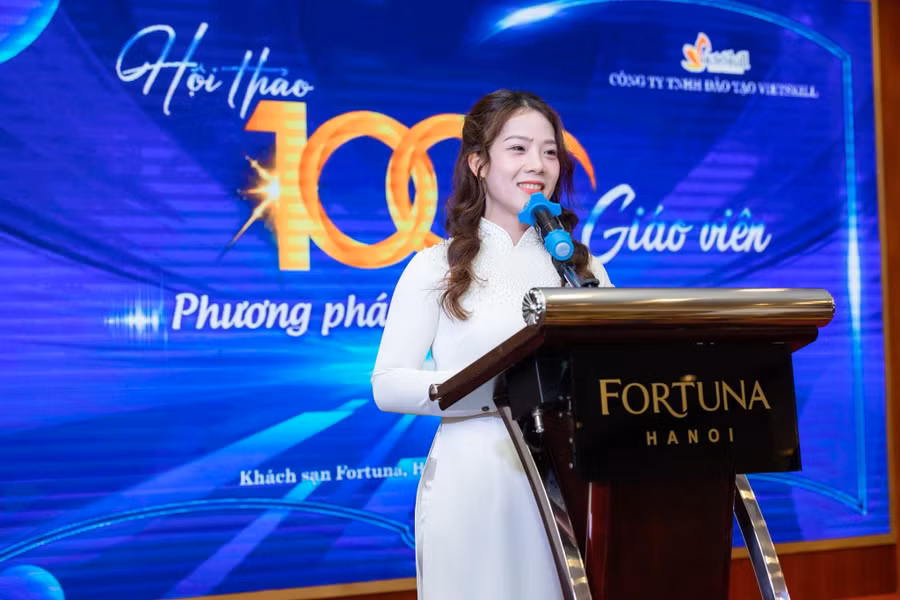 Cô Lộc Thị Liên tại Hội thảo "Phương pháp sư phạm giọng nói”.