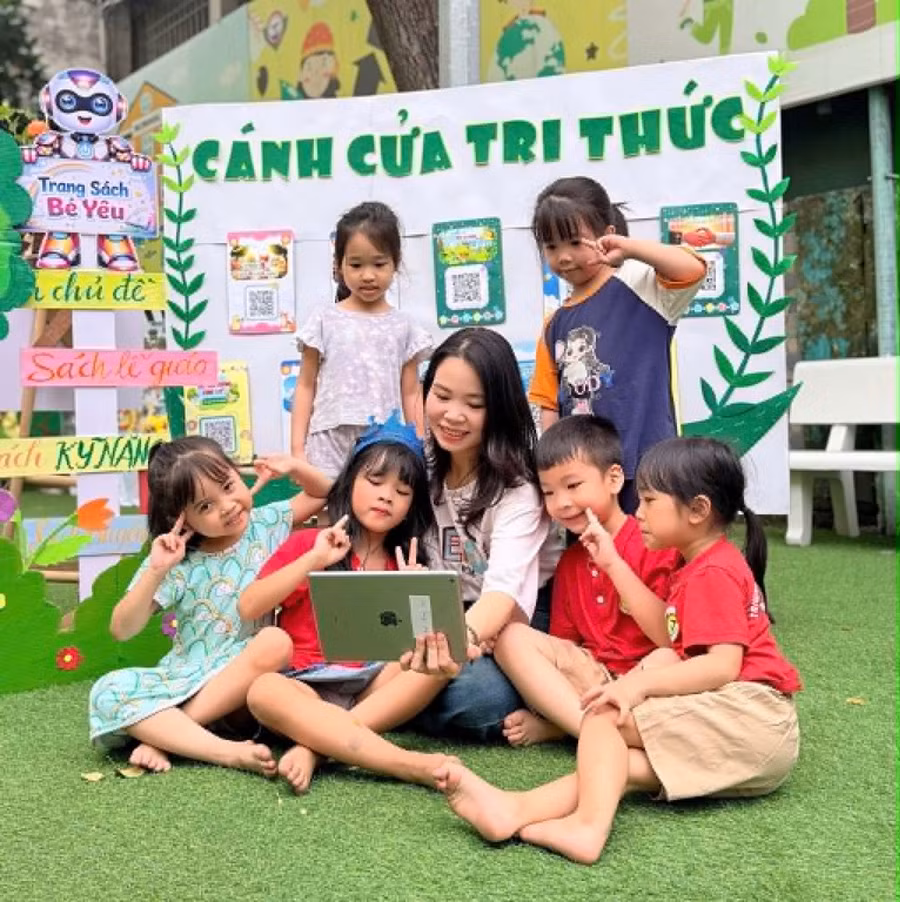Cô trò Trường Mầm non Vĩnh Tuy (Hà Nội)