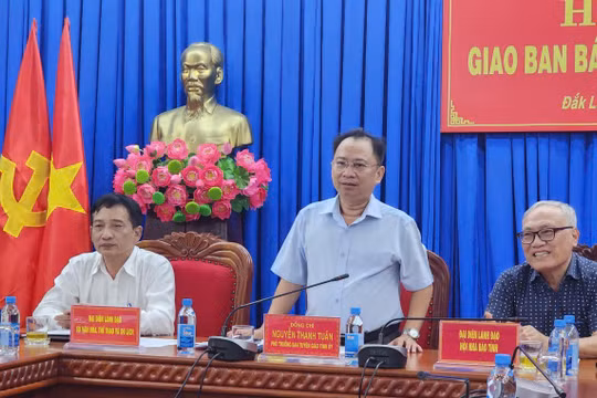 Ông Nguyễn Thanh Tuấn, Phó Trưởng Ban Tuyên giáo Tỉnh uỷ Đắk Lắk phát biểu.