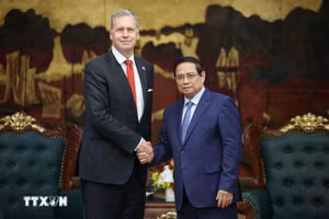 Thủ tướng Phạm Minh Chính tiếp ông Steven Kobos, Chủ tịch kiêm Giám đốc điều hành Tập đoàn Excelerate Energy (Hoa Kỳ). (Ảnh: Dương Giang/TTXVN)