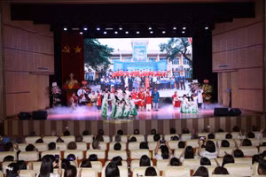 Những lớp học “đặc biệt” biểu diễn văn nghệ chào mừng 25 năm thành lập Khoa Giáo dục đặc biệt, Trường Khoa học Phát triển Trẻ thơ (Trường Đại học Sư phạm Hà Nội). Ảnh: Thanh Tùng.