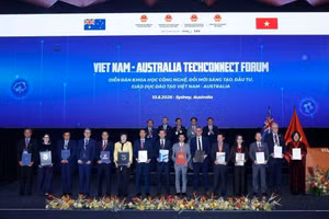 Đại diện ĐH Monash (Australia) và Trường ĐH Mở Thành phố Hồ Chí Minh tại lễ ký kết thỏa thuận hợp tác triển khai chương trình Thạc sĩ TESOL tại Sydney (Ảnh: Đại học Mở TP HCM).