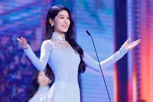 Nữ sinh Ngoại giao đi thi Hoa Hậu để tìm kiếm 'tiếng nói' giúp đỡ cộng đồng