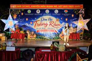 Đêm hội "Trăng sáng Làng Mô - Kết nối yêu thương, thắp sáng ước mơ".