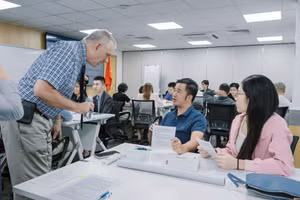 Cơ hội kết nối, trao đổi cùng cộng đồng nhà quản lý ngay tại lớp học MBA Mỹ. (Ảnh: DNCC)