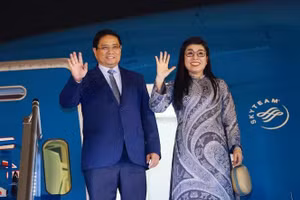 Thủ tướng Phạm Minh Chính và Phu nhân rời Hà Nội sang tham dự Hội nghị Đại dương Liên hợp quốc lần thứ 3 tại Pháp và thăm chính thức Estonia, Thụy Điển. (Ảnh: Dương Giang/TTXVN)