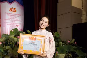 Phương Mỹ Chi nhận danh hiệu 'Thanh niên tiên tiến TPHCM làm theo lời Bác' 2026