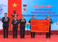 Trường ĐH Y Dược Huế đón nhận Huân chương Độc lập hạng ba ảnh 4 Trường ĐH Y Dược Huế đón nhận Huân chương Độc lập hạng ba ảnh 4