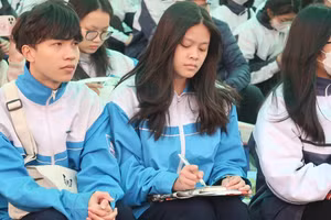 Học sinh lớp 12 tại Hải Phòng trong ngày hội tư vấn tuyển sinh (ảnh minh hoạ).