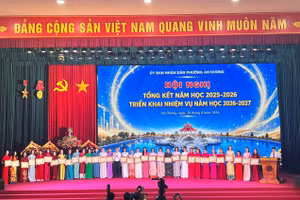 Các cá nhân được Chủ tịch UBND TP tặng Bằng khen.