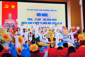 Chương trình văn nghệ tổng kết năm học tại phường Kiến An.
