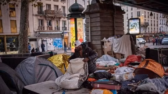 Người nhập cư ở Paris, Pháp.