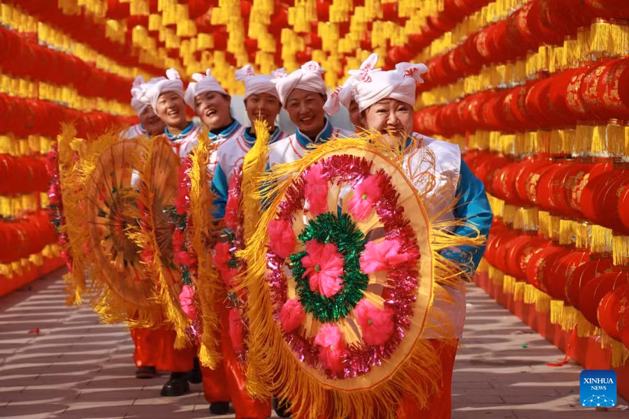tet-nguyen-dan-va-cuoc-di-cu-khong-lo-hua-hen-bung-no-tieu-dung.jpg