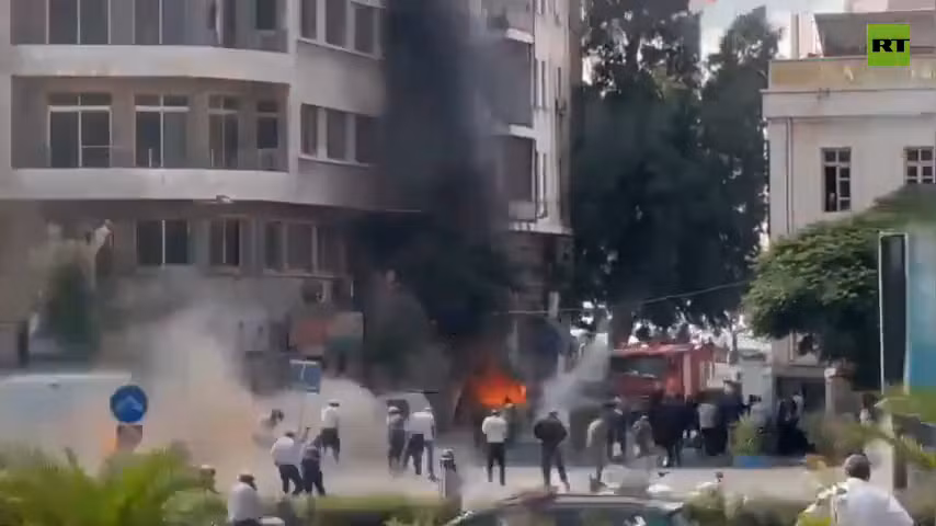 2 vụ nổ rung chuyển Damascus khi Tổng thống Pháp đang công du Syria