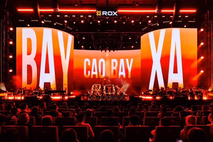 Sân khấu mở màn hoành tráng của ROX30 Concert với ngôn ngữ ánh sáng, âm nhạc và chuyển động được tính toán trong từng khoảnh khắc.