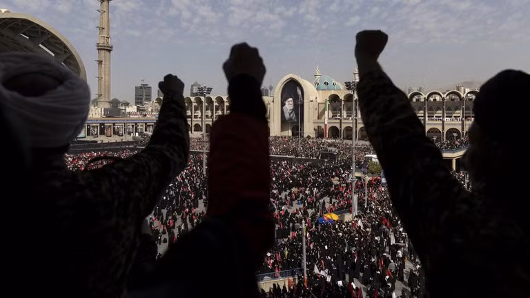 Hình ảnh tại lễ tang ông Ali Khamenei.