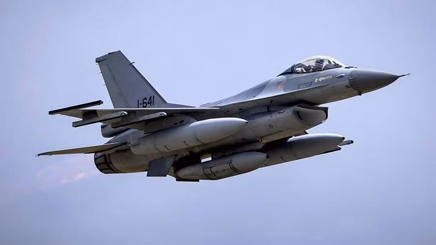 Lý do Ukraine thiếu tên lửa nghiêm trọng cho tiêm kích F-16