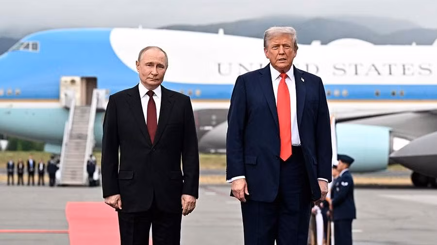 Tổng thống Nga Vladimir Putin và người đồng cấp Mỹ Donald Trump.