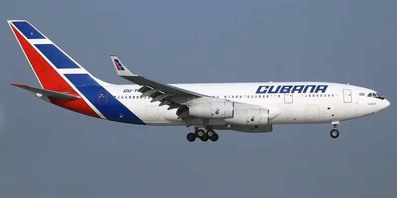 Máy bay Ilyushin Il-96-300 của hãng Hàng không Cubana. 
