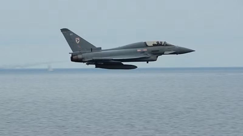 Tiêm kích Typhoon.