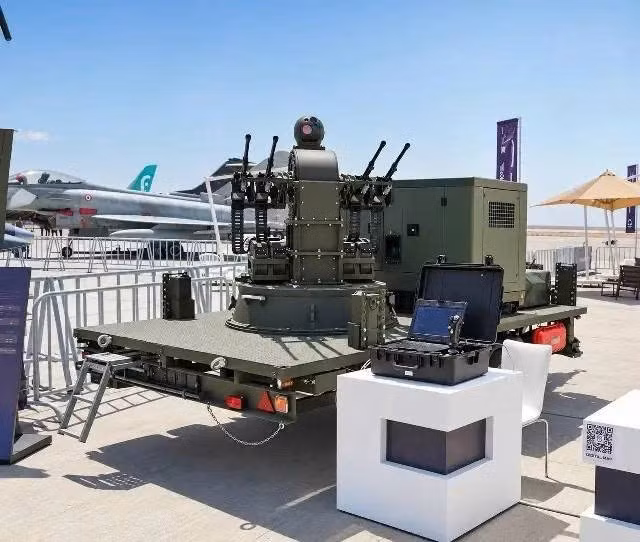 Nga tung hệ thống Zubr chuyên săn drone và đạn tuần kích