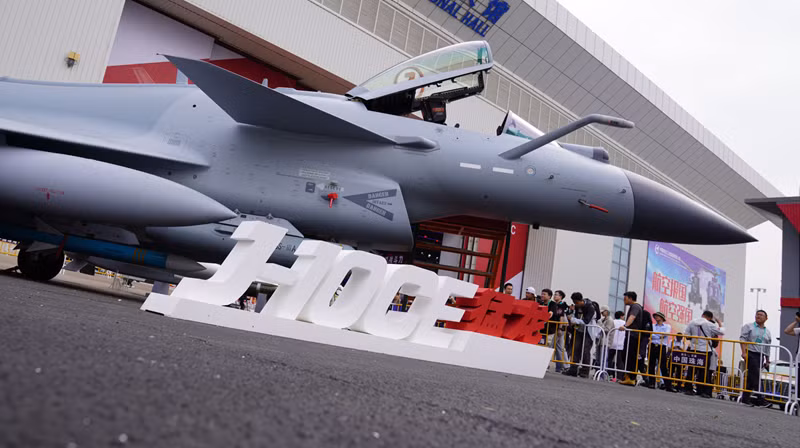 Truyền thông Pakistan: J-10CE đánh bại Eurofighter