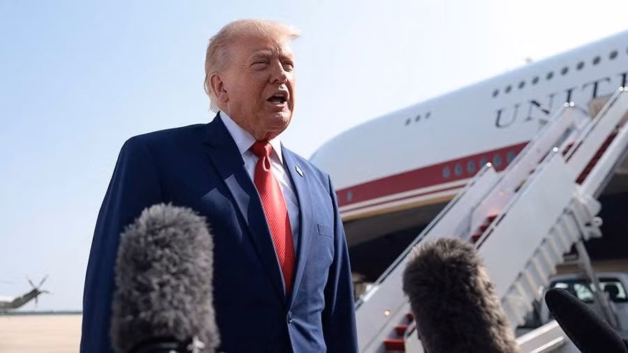 Tổng thống Trump dọa trừng phạt quân sự Iran nếu Houthi tiếp tục tấn công tàu