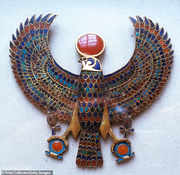 bi-an-thuy-tinh-ngoai-trai-dat-trong-mo-vua-tutankhamun-3.png