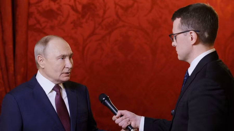 Tổng thống Nga Putin (trái).