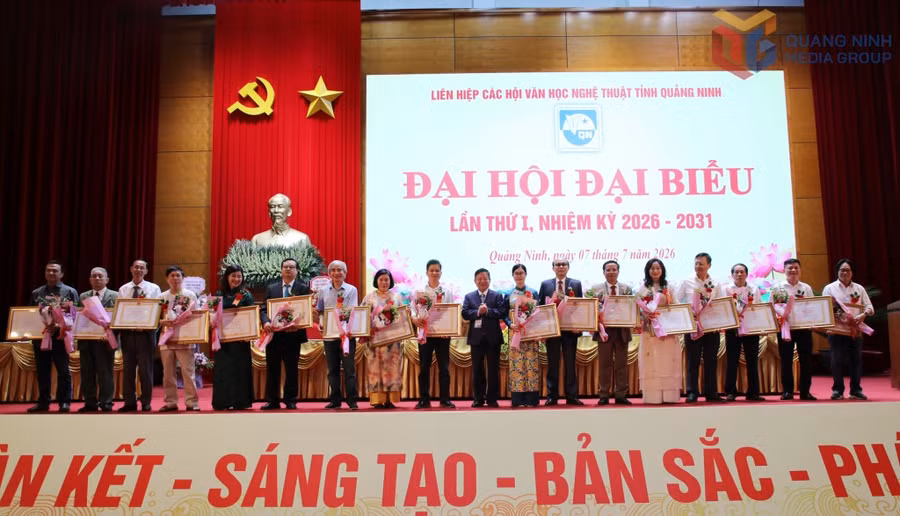 mo-ra-chang-duong-phat-trien-moi-cho-van-hoc-nghe-thuat-quang-ninh-8.jpg